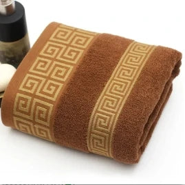 👑 Toalla de Baño de Lujo con Cenefa Dorada Estilo Griego 🛁✨